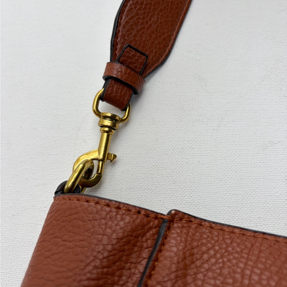 Tory Burch McGraw Bucket Bag - Picture 7 of 7
